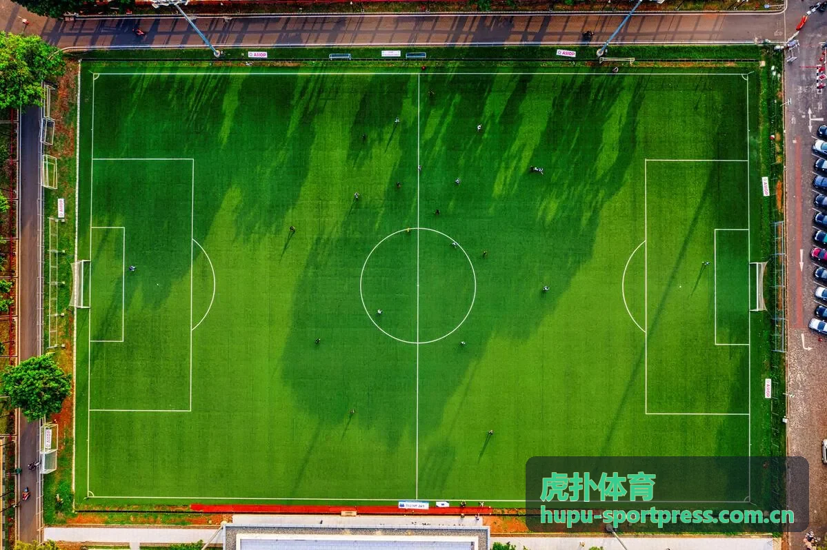虎扑体育篮球鞋在场地上的穿着观察